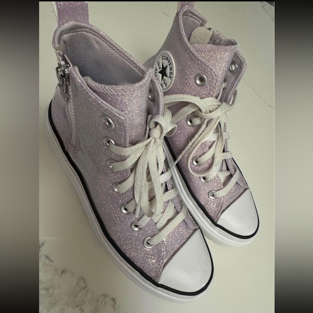 Converse
Kids' Chuck Taylor® All Star®
Glitter Lugged Sneaker